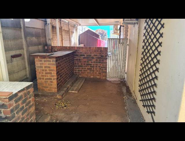 2 BEDROOM COMPLEX FOR SALE IN MUSGRAVE